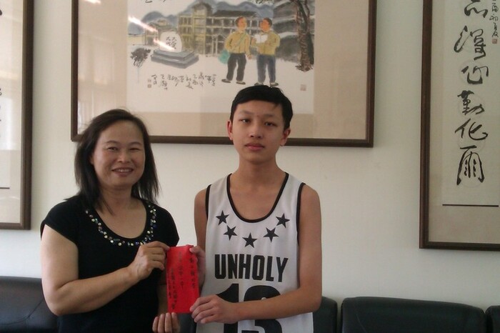 校長與鄭子顗同學